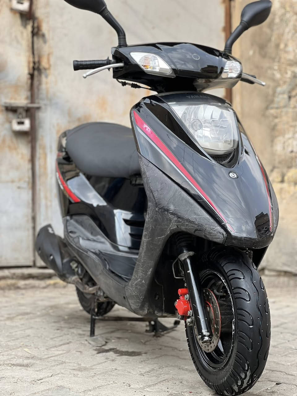 سلام عليكم بريز لايت جوة دراجة رمبة رمبة رمبة جديدة بمعنى لكلمة كفرات ومكينة وسوادات كلهن بلاديات 
فحل ماشية 32 الف حقيقي 
دراجة كلشي بيها شغاال ومابيها اي عطل او عيب 
وبلحقيقة بعد احلى بهوااي 
اوراق كاملة 
وجيب وياك مليوووون فيتر وتعال افحص 
سعرر 950 الف دينار 
مكاني بغداد 
للاستفسار 
*********** 
اتصال فقط
