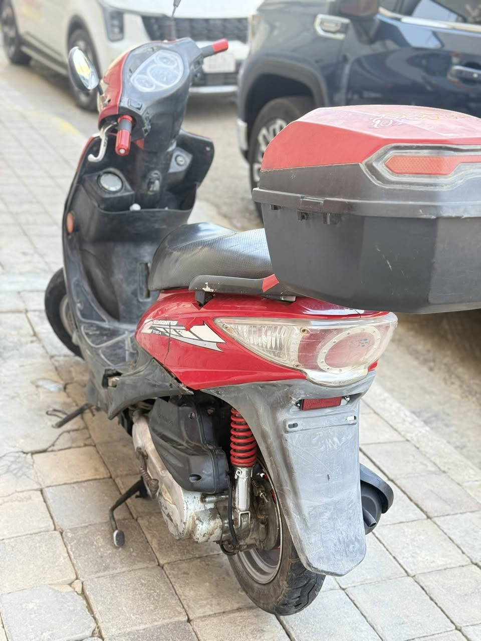 سلام عليكم. كايمكو جي فور محرك زين شغال كلشي  بدون اوراق السعر 400 وبي مجال  مكان الرمادي حي بكر ***********
