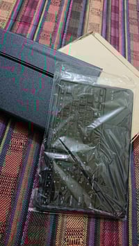 كيبورد آيباد بي لد ضوئي داخلي هو والحافضه مالته جديد مامستخدم بعده بال...