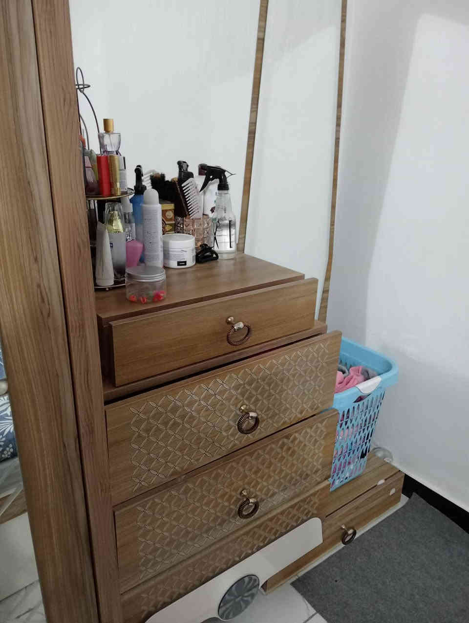 السلام عليكم غرفه للبيع بالنجف نظيفه جدا سعر 500
***********
