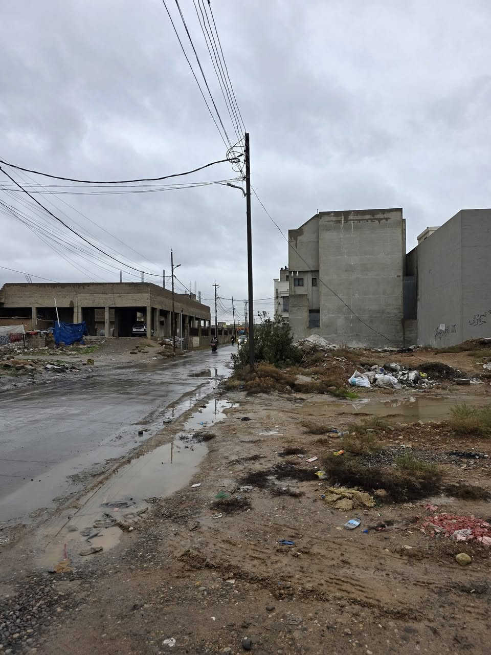 ارض للبيع في حي الفلاح قرب مدخل الملعب مقابل باب المسبح المساحة 121 م الابعاد 11 × 11 صنف الارض زراعي اتجاه غروب . 
عقارات الصفوة   المصارف قرب جامع سعدي مهدي 
***********
***********
