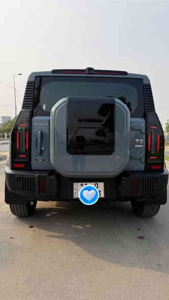 جيتور T2 مديل 2025 
ماشيه 16 الف جديده على ايدي مكفول كفاله عامه من كلشي 
المواصفات  
🔹بانوراما 
🔹حساسات امامي خلفي
🔹5 كامرات  
🔹كشنات جلد 
🔹تبريد قطعتين 
🔹شاشة عرض حجم كبيرة 
🔹ثلاجة 
🔹تشغيل عن بعد وبصمة عدد 2 
🔹انعكاس الشاشة 
🔹منفذ 2 USB
🔹مصابيح LED كافة السيارة
🔹ناقل حركة 7 سرعات
🔹منفذ تايب سي
🔹اوامر وتحكمات صوتية
🔹مثبت سرعة 
🔹محرك 2000 تيربو 6 انضمة قياده
🔹داخل السيارة زيتوني رياضي وكشنات جلد حزام برتقالي رياضي
🔹نظام مراقبة ضغط الاطارات
وبعد بيها هوايه مواصفات 
مكان السياره بغداد السيديه 
 الاستفسار /***********
