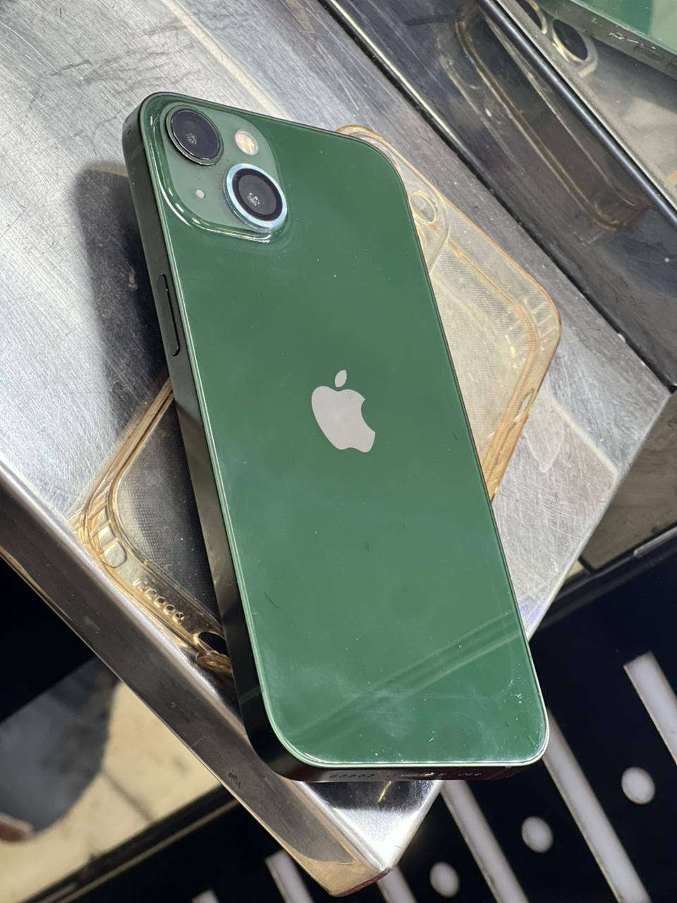 سلام عليكم ايفون 13عادي للبيع لون زيتوني ذاكره128بطاريه 77 مامستخدم هواي نضيف سعره450 موجود بس رقم اتصال واتساب و رصيد ***********  Mohammd Aqeel
