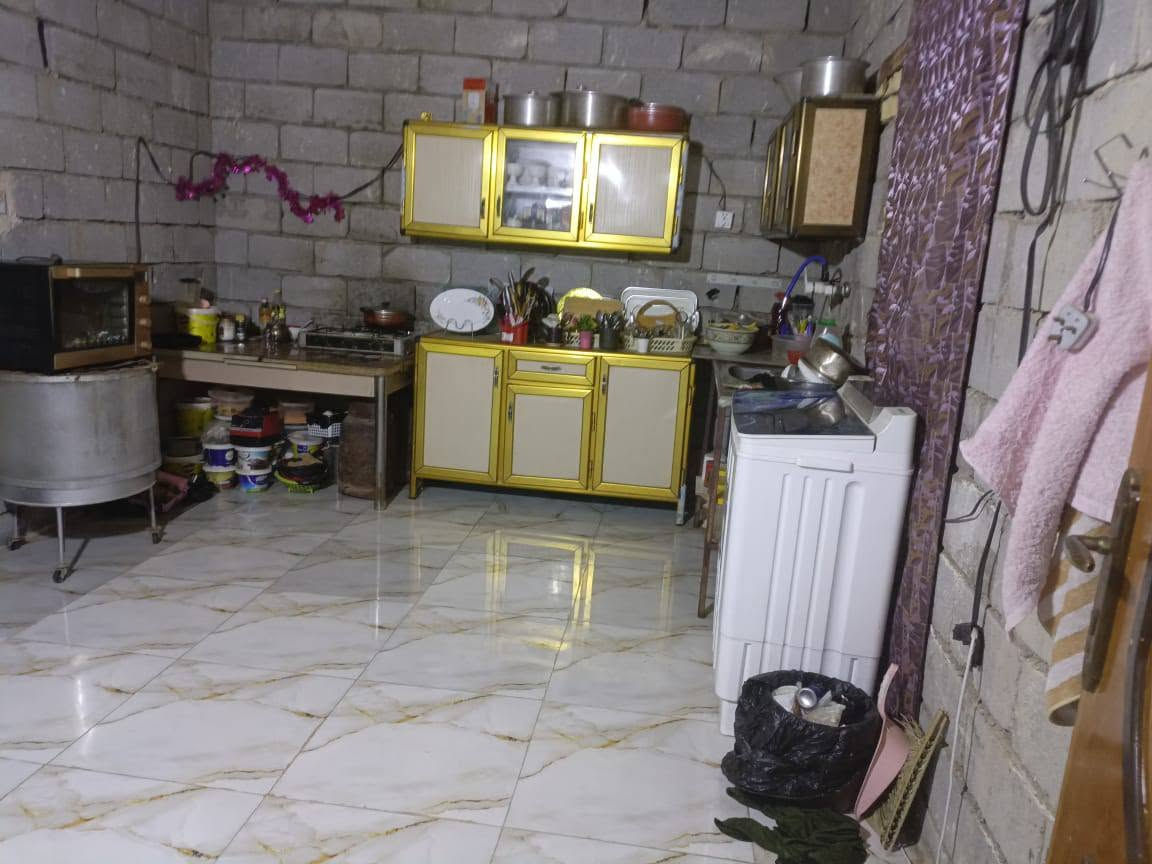 بيت للبيع الفضلية نزلة السيد جاسم المساحة 200. متر. صالة وغرفتين  ومطبخ وحمام جاهزات الديوانية مو جاهزة
الطارمة كلها سراميك السعر 40. وفي مجال لتواصل ع رقم
***********
