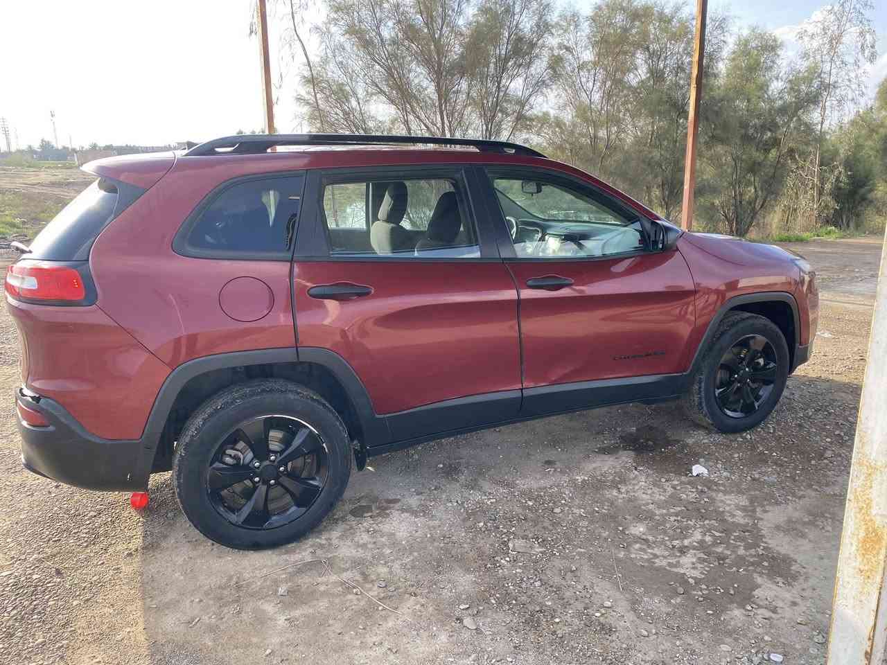 السلام عليكم جيب بزون للبيع موديل 2016 الحادث بسيط مثل ما موضح بالصور هزة صاقطة وتحويل موجود العنوان بغداد التاجي مشاهدة مكلف بالنشر للاستفسار الاتصال على الرقم ***********
