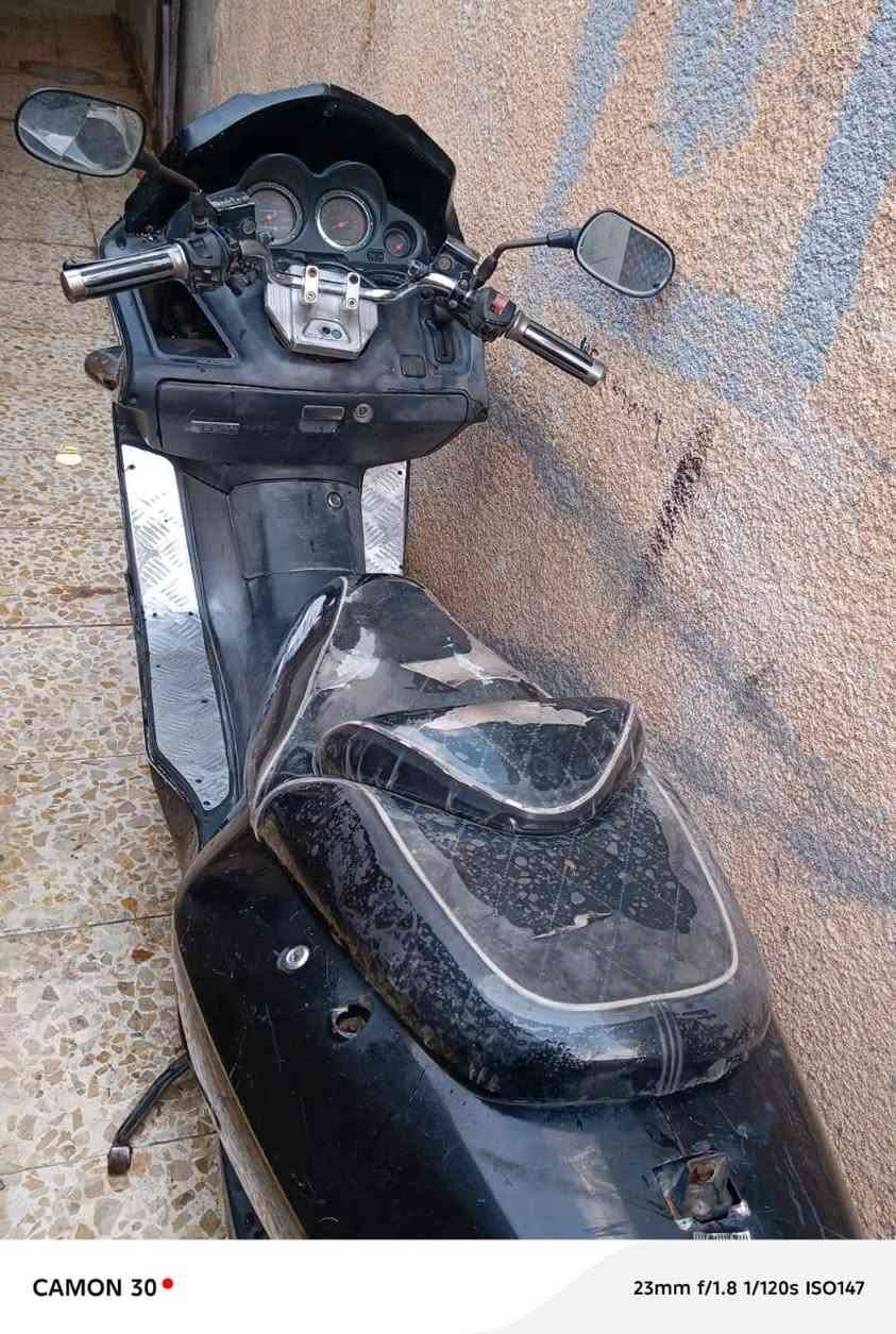 سلام عليكم دراجه للبيع دراجه جانت تشتغل تخم تاير سلف جديد لايت زنون طفت ماعرف شبيها قيم بل يرضي بي الله مكاني الشعب‏‪0770 087 3397‬‏
