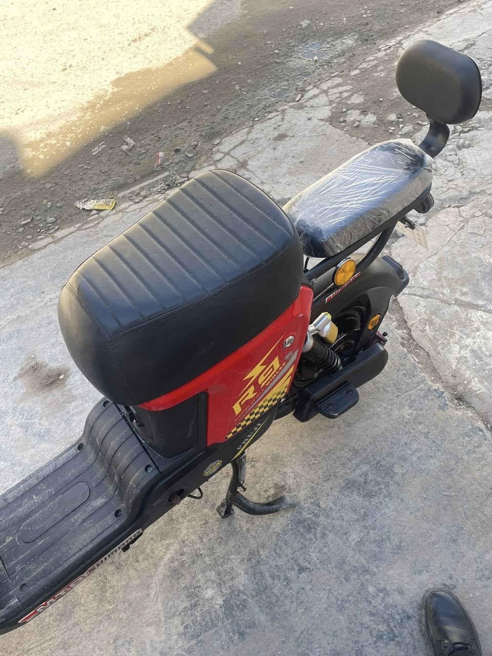 السلام عليكم دراجه شحن نوع R9شركه ال ولي ارقه شركهالدراجه كلش جديده ما ناقصهه اي شي الكهربائيات كلهه شغاله بريكات دهن دبلات كلهه شغاله السعر 375بيهه مجال للشراي مكاني بغداد الامين الثانيه تواصل ***********.     ***********
