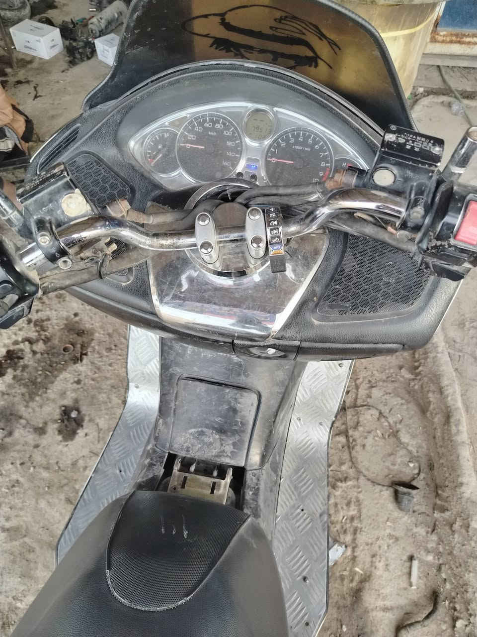 فورزه لبيع دراجه نضيفه جوتره 1.5 بس كفرات تعبانه مكان كوت حي الحكيم رقم ***********
السعر خاص
