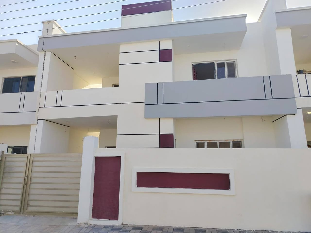 بيع مستعجل بيع مستعجل بيت طابقين للبيع في مجمع السلام مجاور ملعب الصوفيه  البيع نقدا او مراوس بقطعة ارض في الزراعه او حي الاساتذه
يحتوي البيت على 4 غرف نوم واستقبال ومطبخ وهول وصحيات مساحته 200 متر
السعر 150 مليون او مراوس بقطعه ارض بل زراعا 
الاتصال على الرقم *********** يوجد فيه واتساب
