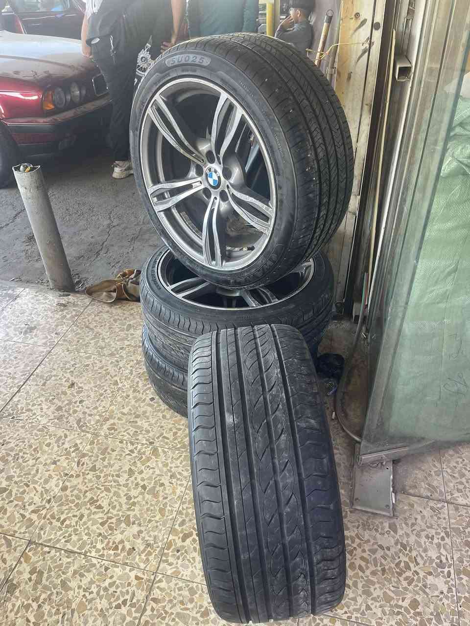 السلام عليكم شباب ويل ام رخيص ب 350 الف 
ويل ام اصلي توسايز 
الامامي 245/40/20
الخلفي 275/35/20
الخلفي بي فطور ومصلح والامامي كلشي مابي نظيف كلش 
ابيع واقع حال بسعر 350 الف 
*********** 
بغداد مجمع مشن
