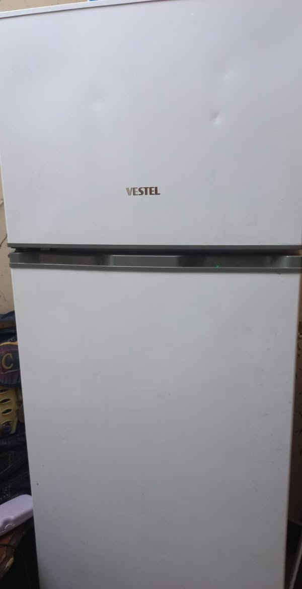 السلام عليكم عندي ثلاجة للبيع 
VESTEL
14 قدم 
مثل ما موضح بالصورة جديدة وتخبل 
السعر 250 وبيها مجال حك الكرواه


**إذا كنت صاحب هذا الإعلان وتريد حذفه لأي سبب، رجاءا أرسل رسالة إلى الدعم الفني**
