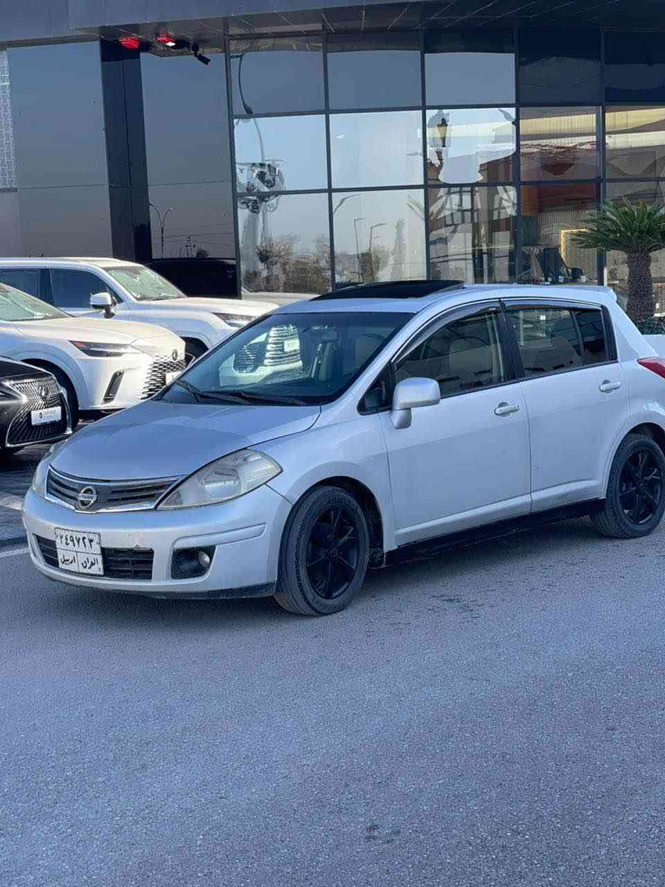نیسان فێرسا مۆدێل 2012مواسەفات فول فول SLگێر مەکینە تەبرید هموی بە شەرت چوار تایە نوێ سبوخ بەس بۆلنت بێ ژورێ ئەرباک هموی بەشەرت سحری ٨٨ مجال شوێن هولێر *********** أربيل, العراق

