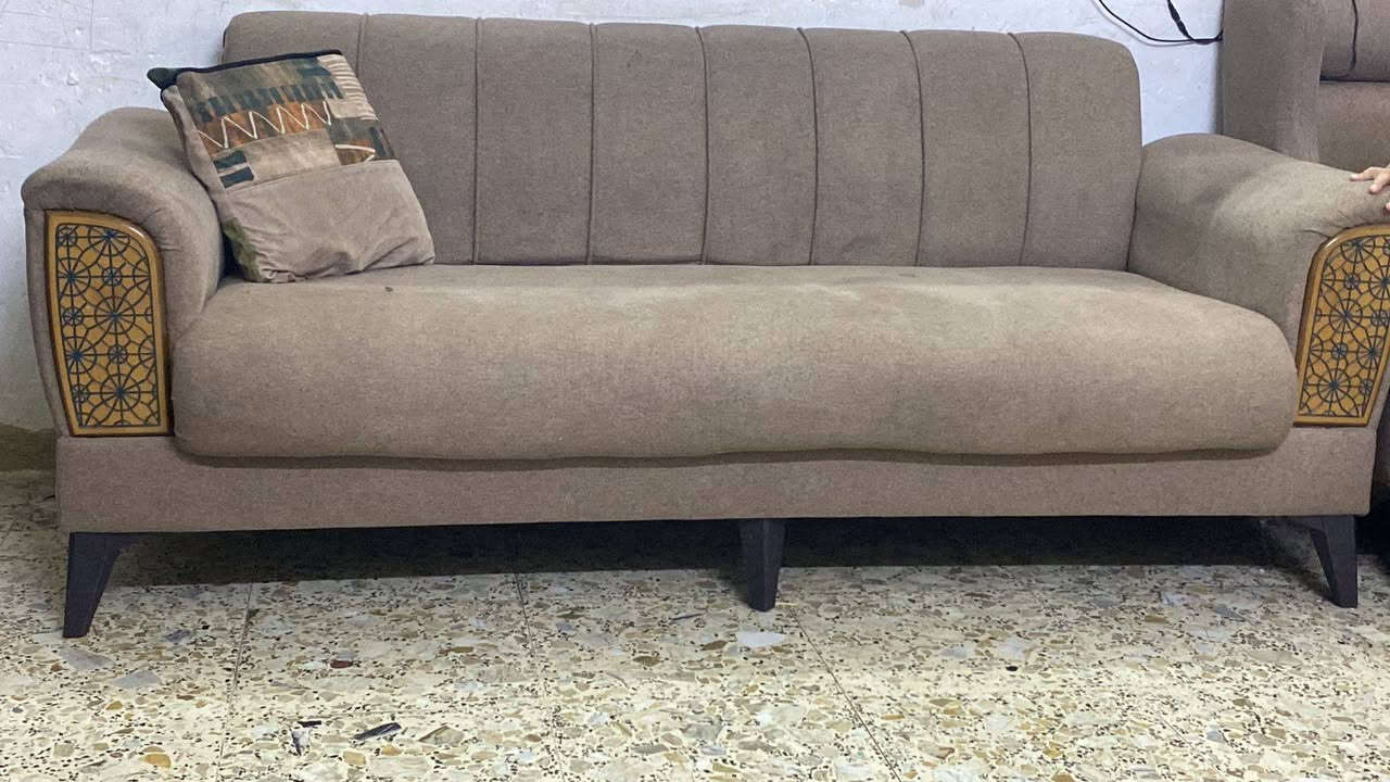 جرابي حديد للبيع جربايه مع كومدي للبيع تخم عشر مقاعد للبيع مكانه البنوك بغداد***********
