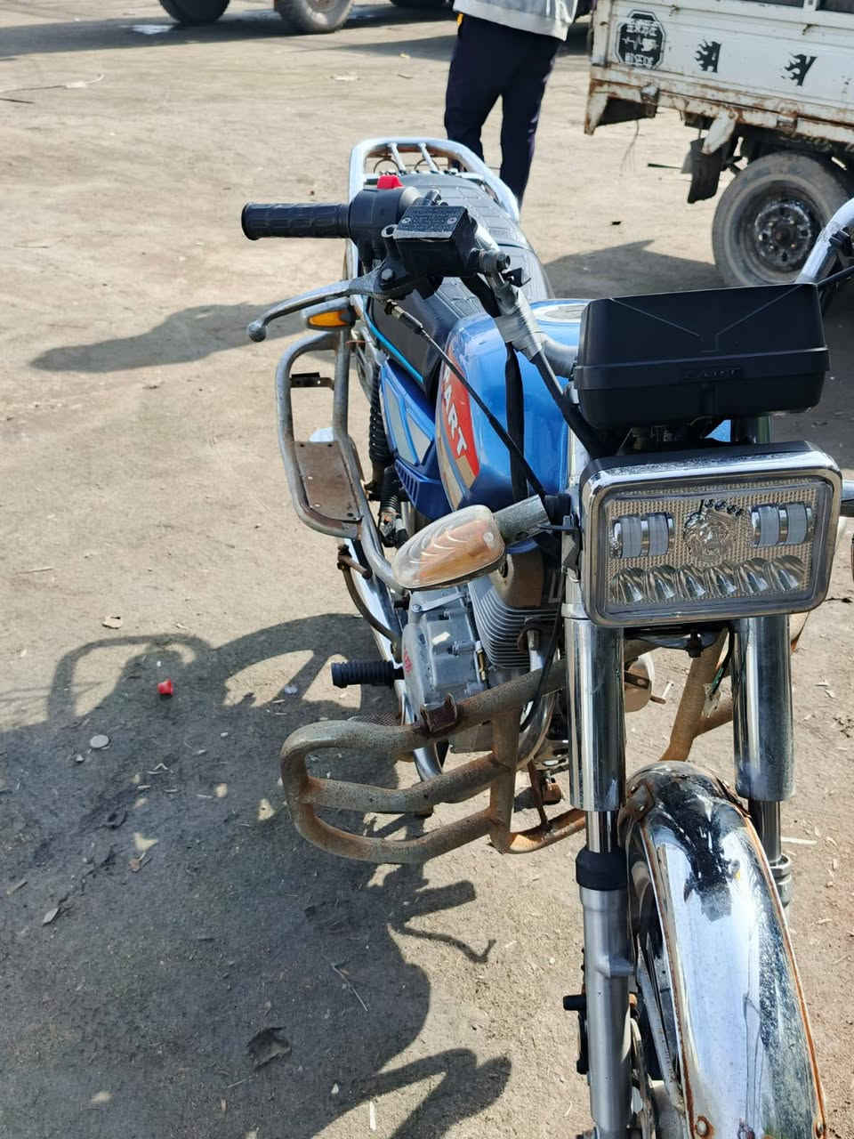 سلام عليكم
دراجه بارت فحل نفخ 
دراجه نضيفه وشوفت عينك 
وتعال وكلب وشوف وراقه كامله اصولي دراجه 
سعره 800..رقمي ***********بي وتساب
