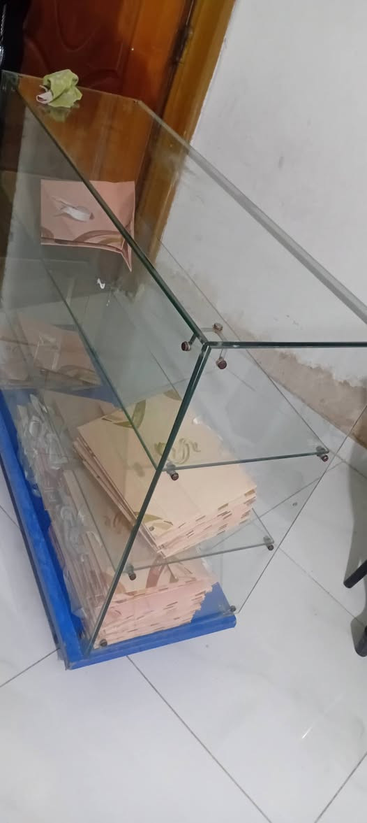 غراض للبيع كنتور صاج داخل خارج ٦ باب فاترينه جام الاتصال على الرقم اني مكلفه 
***********
