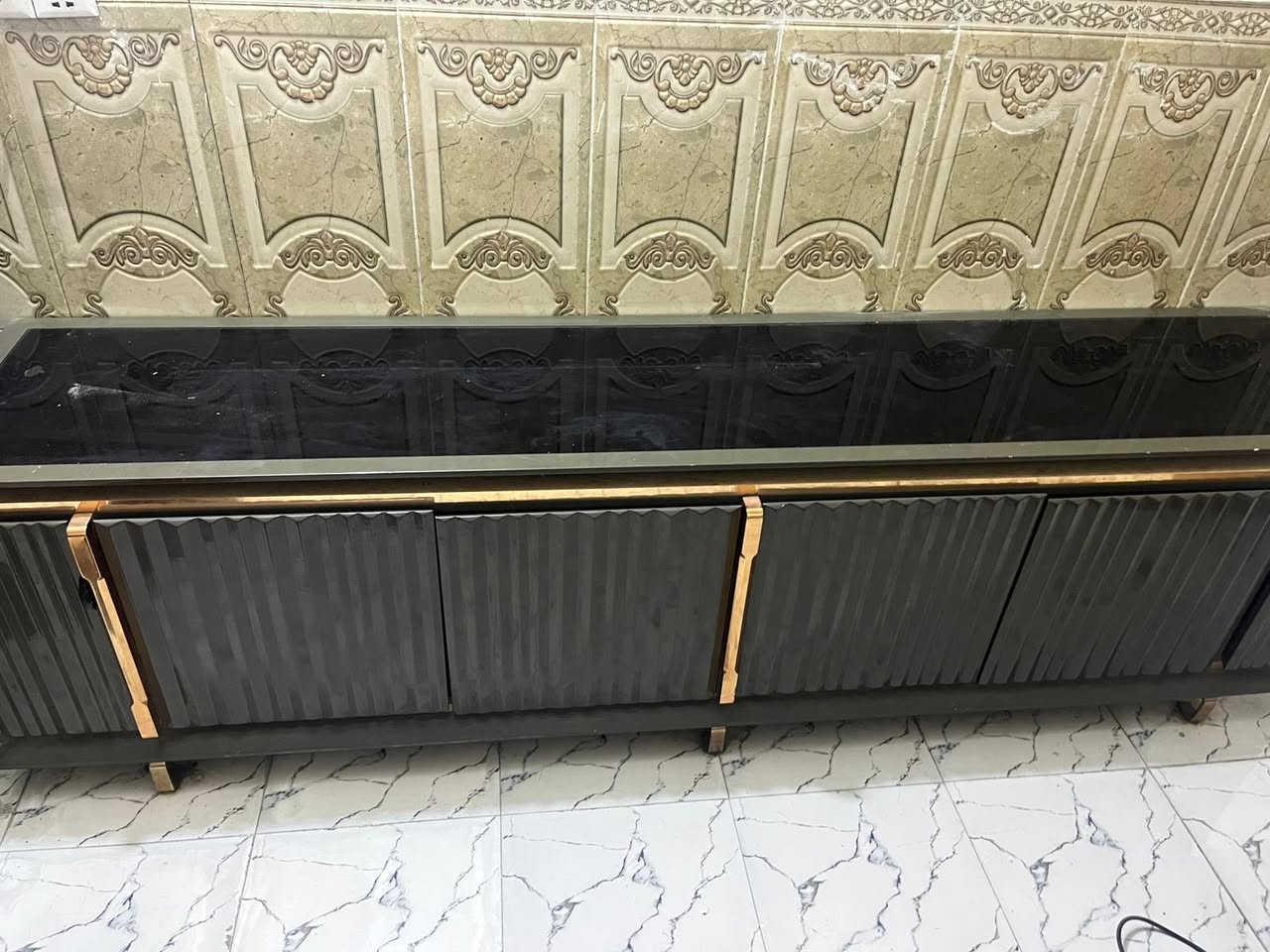 ميز بلازمه للبيع مكاني بغداد مقابيل مرور الطوبجي السعر 50 الف مستعجل  ؏ بيعه مكان مــآعندي ***********
