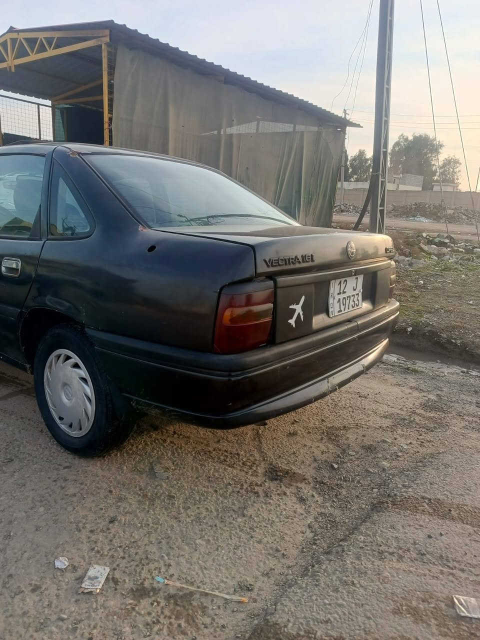 فكترا حجم 16 للبيع سياره جاهزه من كلشي  مكينه معمره رايمن قبل يومين تايرات جدد طخمها جديد رقم دولي كابون بانزين السياره بيها ضرر تحرير واكع عل سقفيه بلوك مصبوغه عام سياره ترايك وين من تريد *********** *********** السعر ٣٧ وبيها مجال
