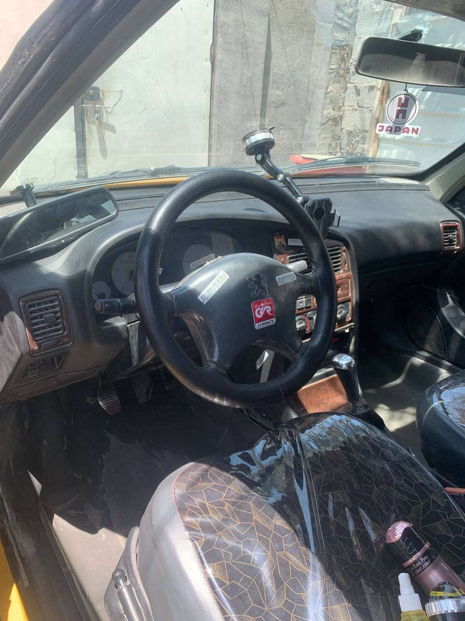 بيجو بارص  رقم بغداد باسمي مصفره هيئه وغرامات تبريد شغال بدون ضربه كير ومحرك خير من الله موديل 2016 اتصال فقط ***********     موديل 2016 ب38وبيها مجال

