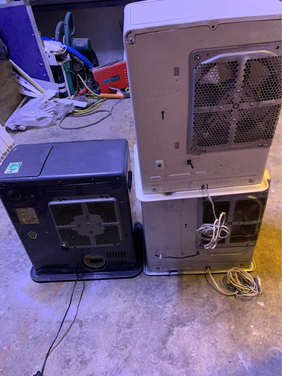 ٣ زۆپای نەوت و کارەبای یابانی کرۆنا  ٤ تەن و ٣٠٥ تەن. بەشەرتی فەحس  یەک دانەی سەرەوە کۆدی U04 لەسەرە  بەس مەحاویلەیان لەگەڵ نیە 
سعری ٢٥٠ هەزارە  
سلێمانی *********** السليمانية, العراق
