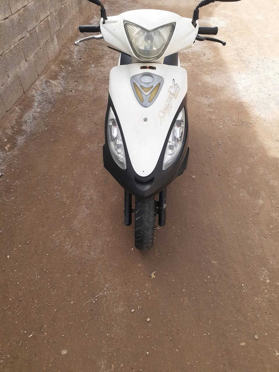 من رخصة الادمن 
دراجة كايمكو في تو حديث بالة ياباني للبيع
شغالة وجاهزة محرك بلادي شركة كهربائيات
بريكات قفل صندوق قفل ستيرن كله شغال 
كماموضح الكشر بلادي السعر 600وبي مجال قليل 
للاستفسار الاتصال ***********
