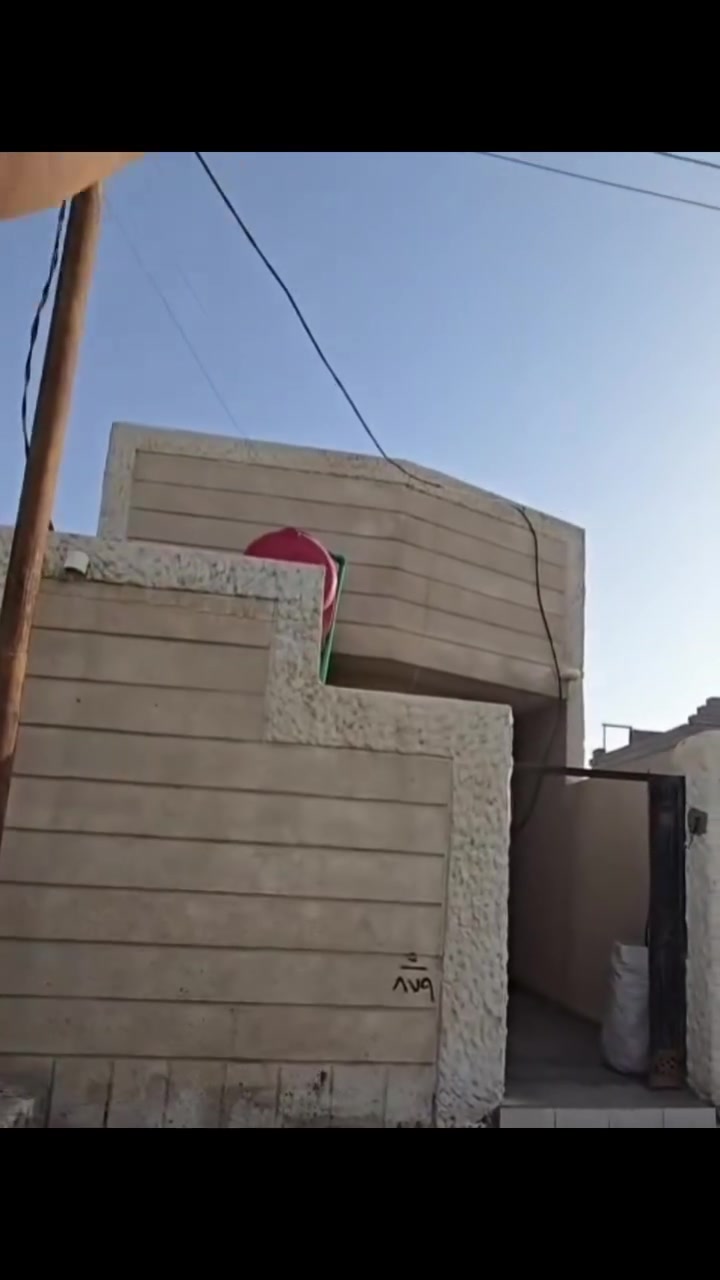 بيت للبيع المستعجل وتم تنزيل السعر إلى ٤٦
والبيت بي مؤجر الي يريده استثمار ياخذه هو والمؤجر والي يريده سكن المؤجر هالشهر يطلع كلش عادي 
للتواصل ***********
