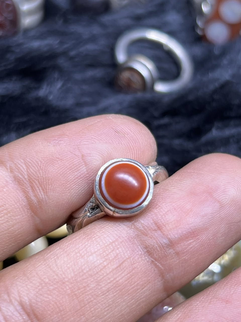 خاتم جزع بقراني
صياغة يدوية

الشراي***********

المكان بغداد حي اور توصيل ماعندي
