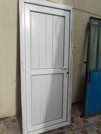 عندي هاي بيبان للبيع كل باب وسعره هاي رقمي 07723381905