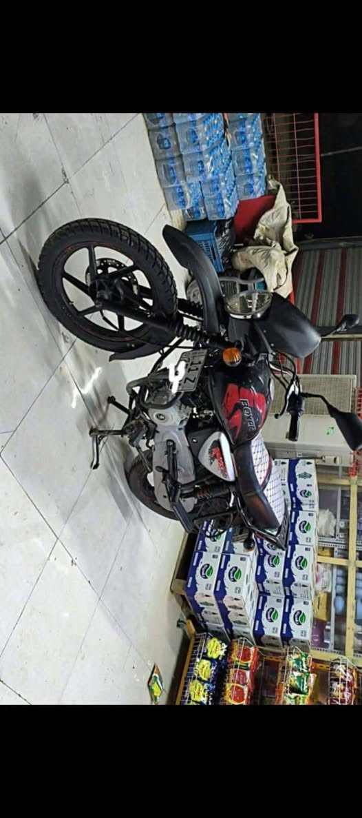 سلام عليكم  دراجة بوكسر
موديل 22 شكل ال 23 نضيفة كلش على ايدي
مرقمة بأسمي تحويل ثاني يوم مناقصة لو برغي
واحلا من الصور تجي وتشوف
عارضهة 1800 وبيهة مجال
ديالى / بعقوبة /كاطون الرازي / ***********
