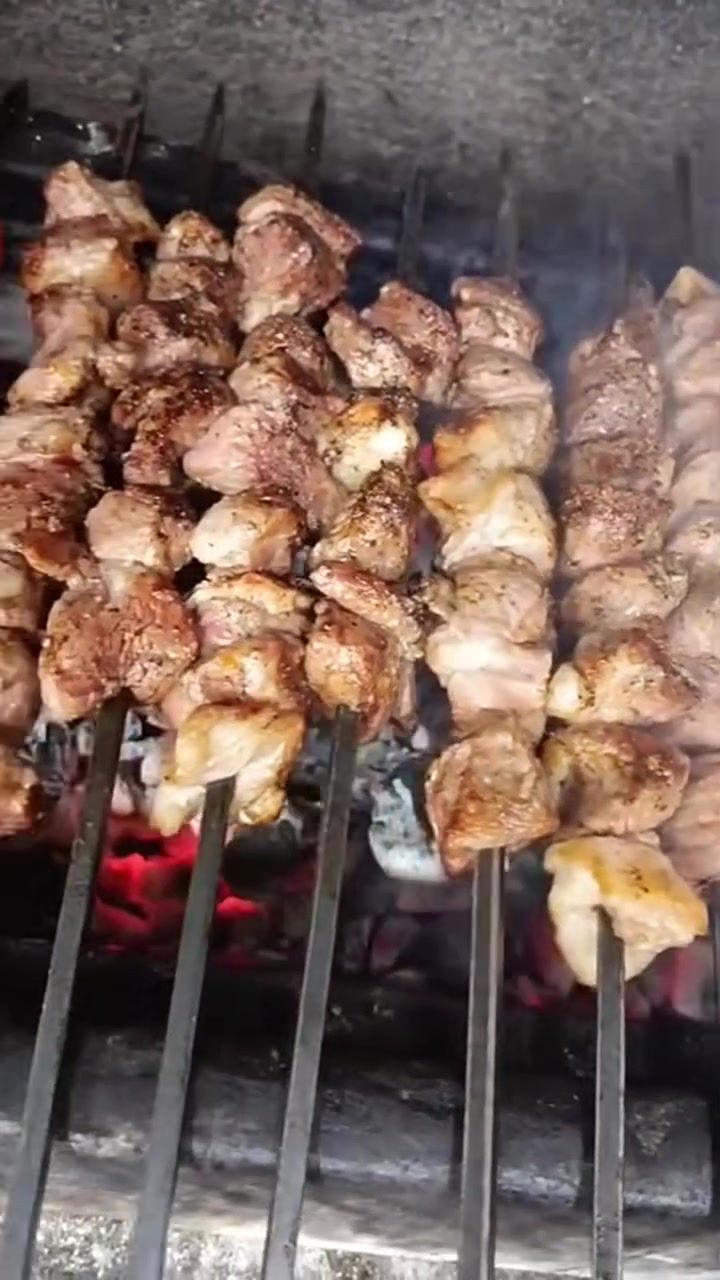ريحة الشوي تحجي قبل الطعم
🔥 المشاوي إلها أهلها... واحنه اهلها 
تكة، كباب، ودجاج مشوي بطعم يفتح النفس وجودة ترضي الجميع.
اطلب وجبتك اليوم واستمتع بألذ نكهة مع كل لقمة. 🍢🍗

‏‪***********‬‏ يوجد توصيل 💌
