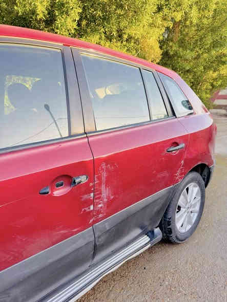 السلام عليكم شباب 
📍رينو كوليوس 2009
📍رقم اربيل 
تريد تحويل تريد وكالة
السيارة لا ضربة ولا تبديل فقط طخطخات بسيطة ونص قبق الجنطة 
محرك وگير خير من الله 
كهربائيات كلها جاهزة تراي السيارة كُلش حلو الصدر جديد 
📍ماشية 160 
السيارة كُلش حلوة ونظيفة وبالعافية على الياخذها 
📍السعر 60 وبيها مجال للشراي وكلشي موجود بالسوك 
رحمات على والديك اذا متعجبك لتعلق وتكسر بحلال الناس 
📍مكان السيارة بغداد الشعب 
***********
📍ما متواجد على النت فقط الاتصال
