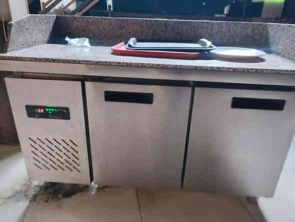 (تصليح موقعي)
من اعمالي شد فريزر خارجي لعارضة تبريد معجنات مطعم مع ضمان العمل مفتوح 
للاتصال على الرقم بلال:***********
