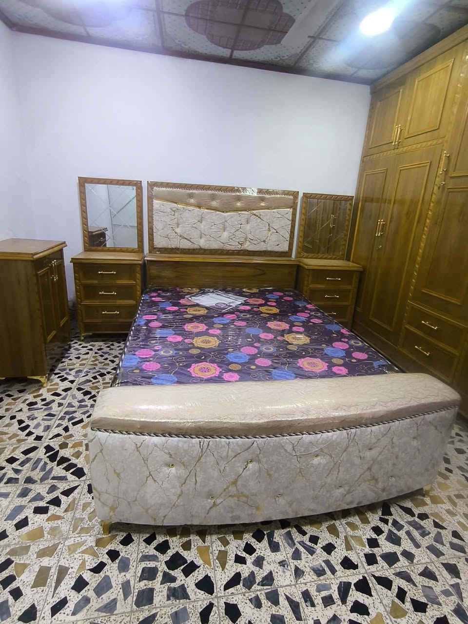 غرفه خمسة ابواب ملحق فصال تركي شغل عراقي صبغ سلر حراري صاج خمسه ملم سعرها مليون 200 للاتصال معرض الكرم موصل شارع بغداد قرب محطة المامون *********** او ***********
