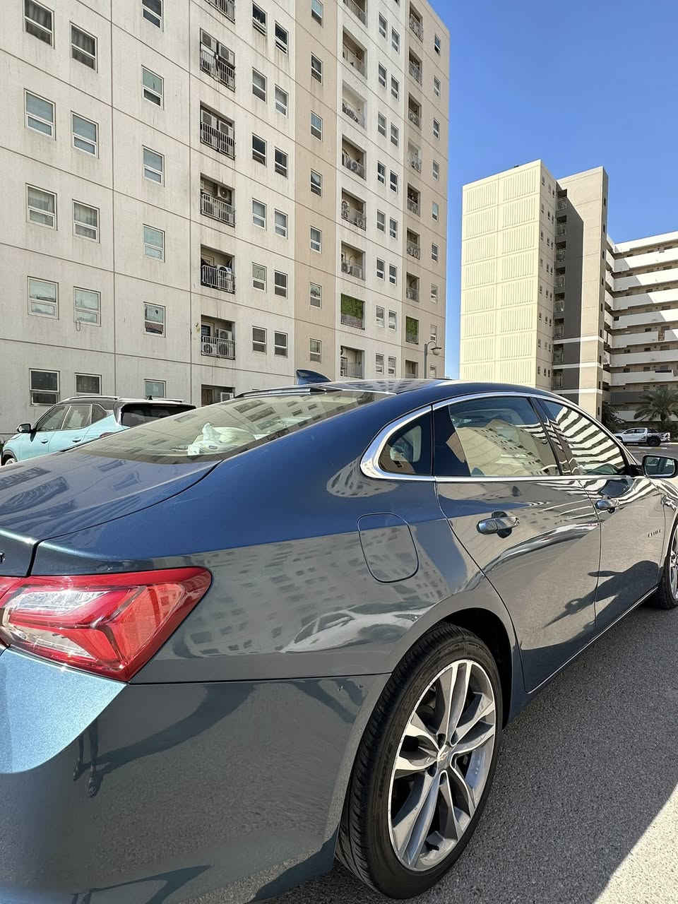 • النوع: شفروليه ماليبو
 • الموديل: 2024
 • الفئة: LT فول أوبشن
 • اللون الخارجي: أزرق (لون حلو)
 • الداخلية: جلد لون أبيض
 • فتحة سقف: بانوراما
 • الشاشة: شاشة نظام تحكم متكامل
 • الكراسي: كهربائية مع خاصية الحفظ (Memory 1 – 2 – 3)
 • المواصفات الإضافية:
 • تدفئة وتبريد المقاعد
 • تحديد المسار
 • مثبت سرعة
 • العداد: 38,000 ميل
 • الحالة الميكانيكية:
السيارة خالِية من أي تبديل في القطع الميكانيكية ولم يتم تغيير أي قطعة.
 • الحالة الخارجية (الصبغ):
يوجد صبغ جمال في:
 • الواجهة الأمامية
 • الواجهة الخلفية
 • باب السائق
 • الباب الخلفي للسائق (نص باب فقط)
 • مستوى النظافة: السيارة نظيفة جداً من الداخل والخارج ومحافظة بشكل ممتاز.
 السيارة فحص مؤقت بغداد 
السعر 145 وبيها مجال بسيط 
للاستفسار 0773332529 
*********** 
مكاني مجمع بسماية السكني
