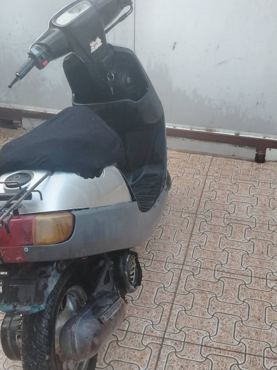 اعادة نشر بسبب الوعود الكاذبه دراجه للبيع  ابيعك عاطل  السعر 100 المكان نجف مقابيل قرية الغدير لحد يجيني ويكلي وين مكانك ملاحضه!! للموشراي ليراسلني لتكسرون بحلال العالم للاستفسار ***********

