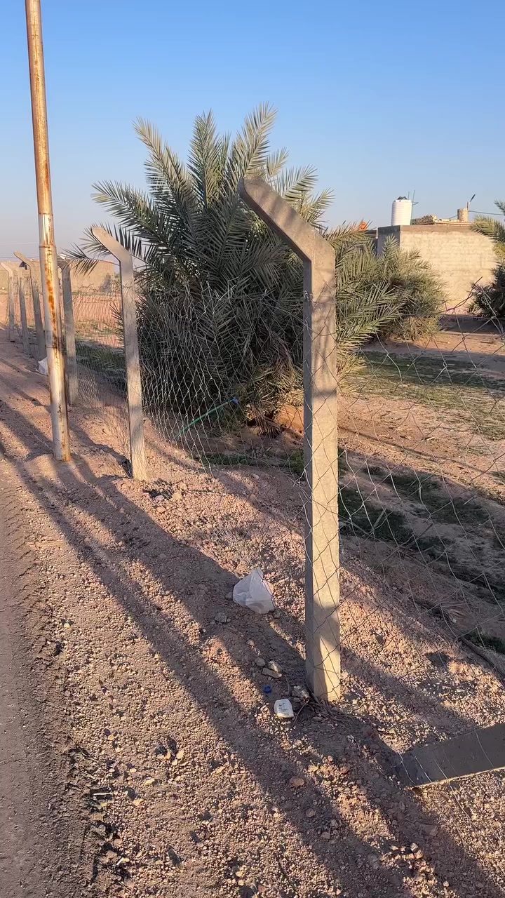 عرصة للبيع بمساحة 500m²
📍 الموقع: النجف الأشرف – الخط الثالث، نزلة الأكاديمية، عمود 132م  
🚧 شارع بعرض 10m  
💡 تتوفر فيها كافة الخدمات: ماء، كهرباء، تبليط  
🏫 تبعد عن المدرسة حوالي 200m

مناسبة للسكن  
نوع الأرض: زراعي عقد 25

📞 للاستفسار: ***********
