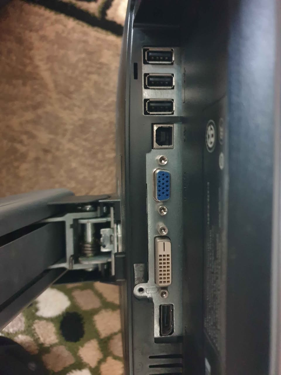 شاشات ديل عدد4
الحجم 19..شغالة بدون عيب او تصليح شبه جديدة 
بيها منافذ DP..VGA..DVI..و5منافذUSB
قاعدة متحركة 180درجة 
الشاشة قلابة180درجة 
صورة نقية 
سعر القطعة 55الف ..ومجال اذا كلها 
المكان بغداد كرادة 
لا يتوفر توصيل نعتذر بغداد, العراق


**إذا كنت صاحب هذا الإعلان وتريد حذفه لأي سبب، رجاءا أرسل رسالة إلى الدعم الفني**