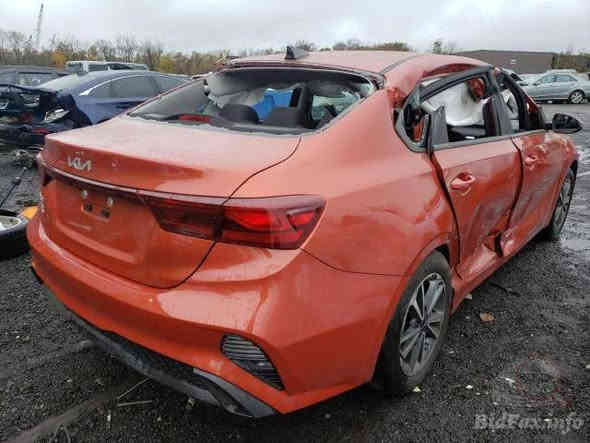 السلام عليكم
فورتي 2023
كير cvt
ماشيه 82 الف 
وارد امريكي صور الضربه بل منشور 
منضومه غاز 
دوشمه كامله داخل وصندوك
145 وبيهه مجال 
***********
