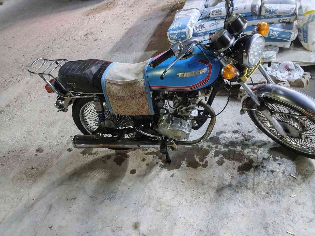 دراجه للبيع موديل 21 اوراق. مكينه مامفتوحه دراجه كله جديد شراي يتصل مارد خاص ***********
