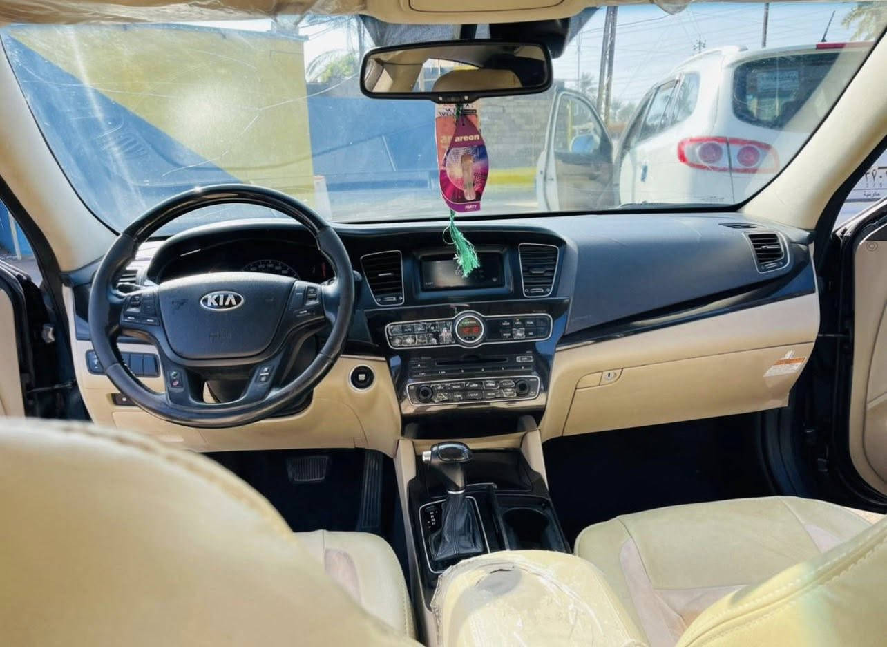 السلام عليكم 
للبيع كيا كادينزا موديل ٢٠١٥،مكفولة
السعر ١٢٥وبيها مجال حق الجية
وارد خليجي
المواصفات ✅
تشغيل بصمة مع بصمة الابواب 
نظام ترحيب
كاميرا وحساسات خلفية
بردة خلفية متحركة 
كشنات كهرباء جلد لون بيجي
تحكم كامل بالستيرن 
مري شفط مع الاشاير 
وباقي مواصفات الكادينزا المعروفة
السيارة مكفولة كير ومحرك 
 مكفولة من ناحية الضرر والصبغ
ماعدا دعامية بدلتها واكو بيها چلح خفيف 
  رقم بغداد مشروع وطني 
مكاني بغداد-وصلاح الدين ، السيارة ماشية ١٨٥
اتصال 📞 ***********.
