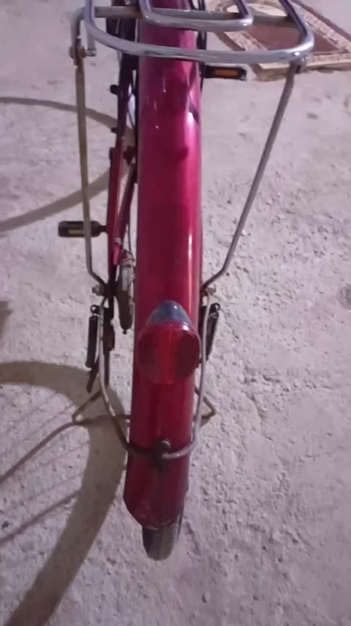 سلام عليكم خوان بايسكل للبيع نضيف حجم 27 مامستخدم شي قليل عنوان قضاء المدينه رقم ***********
