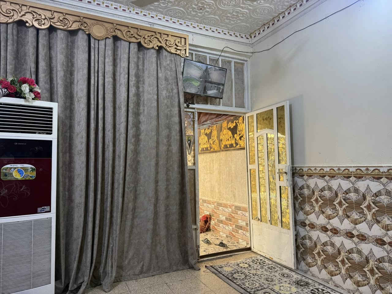 بيت زراعي للبيع مساحه 250 عالي عن شارع بيت كلش حلو 
غرفتين وصاله وديوانيه وساحه وكراج لبيت قريب ع شارع بدايه لفضليه قرب طاقه كهرباء قديمه سعر 50 وبي مجال ***********
