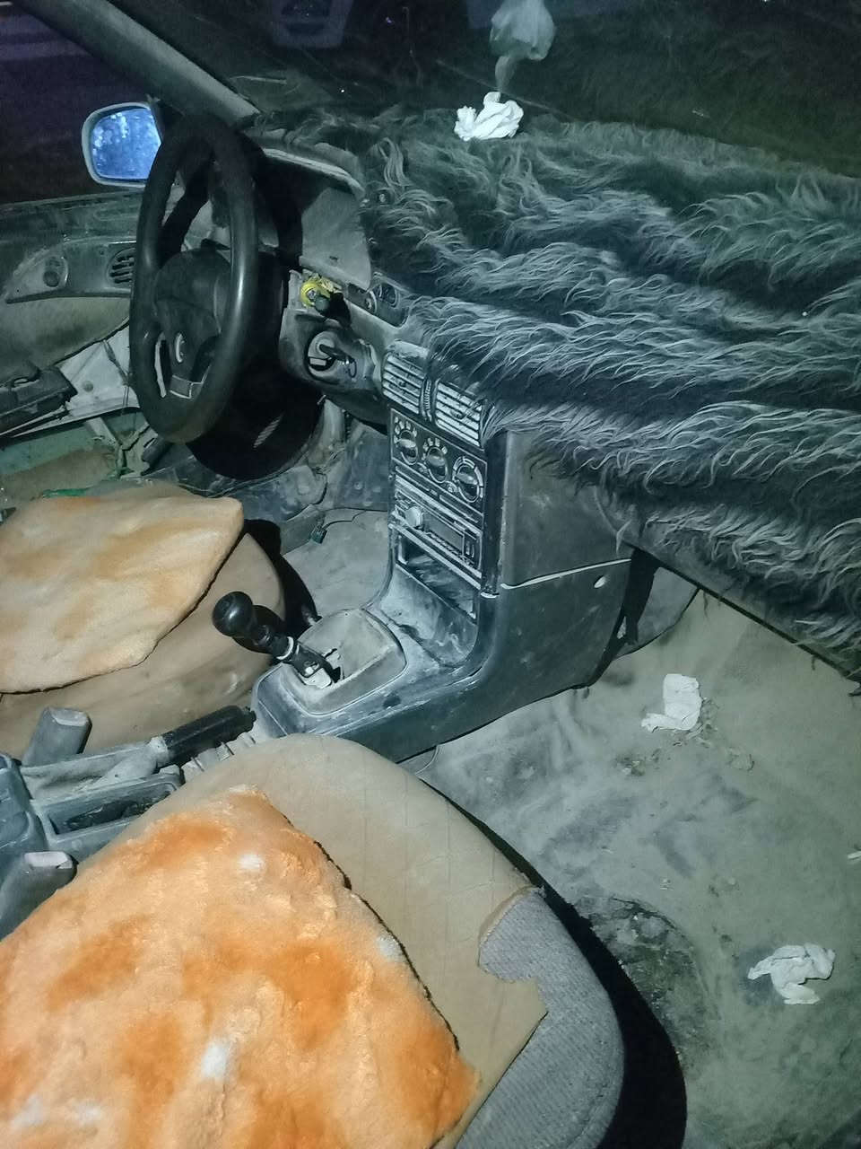 السلام عليكم للبيع اسبرو ٩٥ مشروع وطني سنويه ساقطه اللوحه الخلفيه مفقوده ب15$
***********
