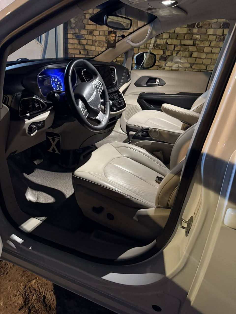 رمضان كريم ☪️
موديل 23
حادث غرق 
لا تبديل ولا صبغ ولا ملاحضات
فقط دعاميه اماميه صبغ 
داخل بيجي مو كشن اسود ‼️ 
فول معروفه مواصفات فقط بدون بنوراما ومكنسه مابيها 
السعر 225 
***********
