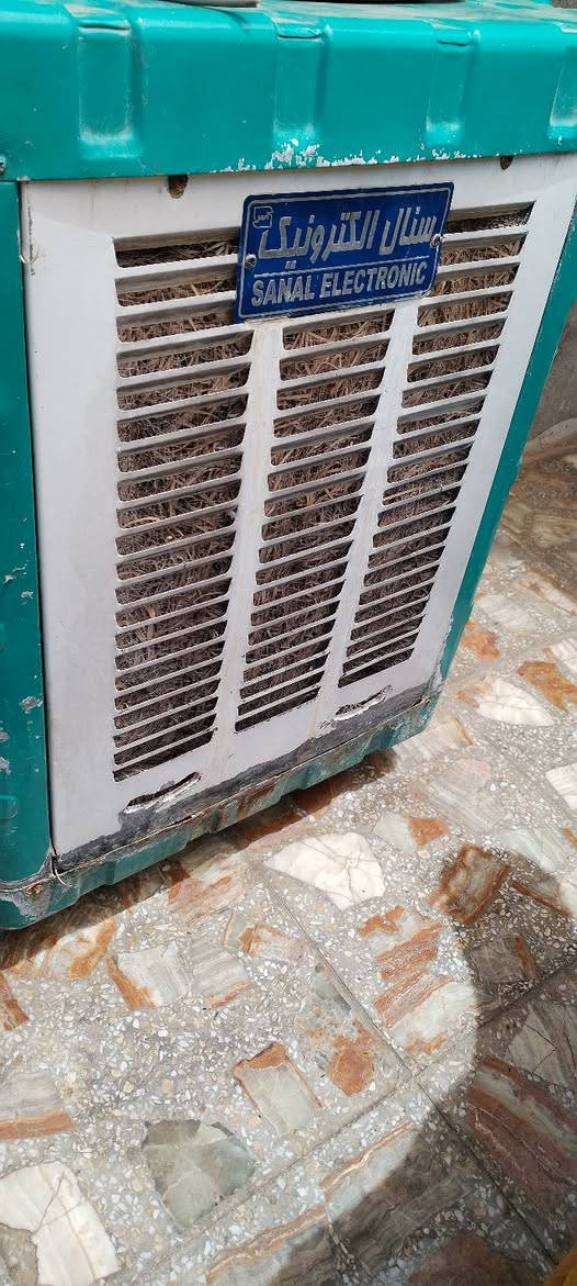 السلام عليكم مبرده حجم وسط كامله ومابيها نقص حلفات جديده واتربم جديد للبيع السعر ٧٥ الف مكاني الزعفرانيه
***********
