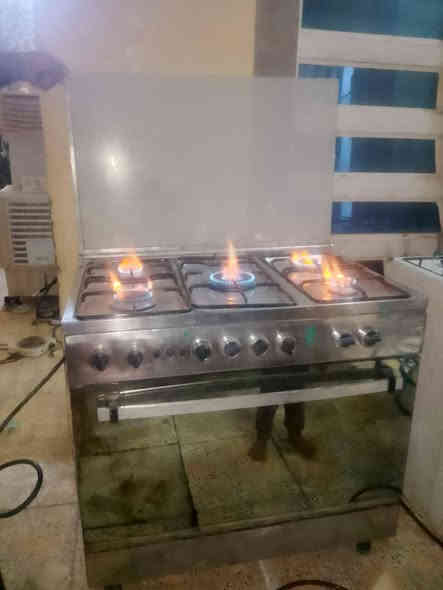 طباخ 5عيون فريش مصري شغال كله ع الفحص السعر 200مع المجال مكان نجف الحولي شارع 30  للاستفسار خاص اونتصل ع هذا ***********
