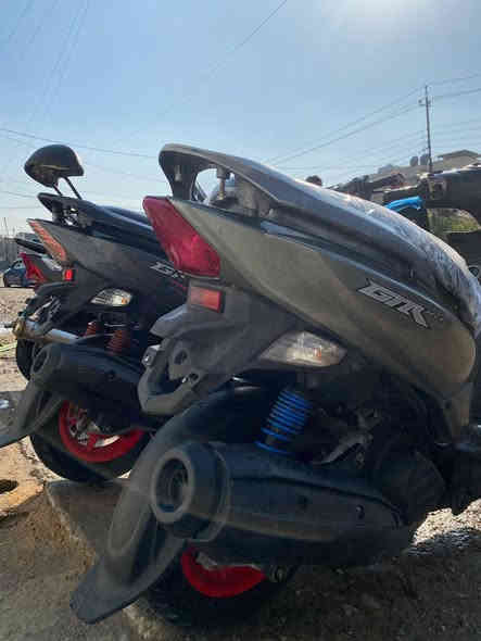 سلام عليكم 
جيتي ار 
موديل 2014
دراجه اخت الرمبه 
مكينه كفااااله 
زوج تايرات جدد 
ضفيره ع وضع الشركه
كلجات بلاد
ويل نجمه
لون فيراني
دراجه كلش حلوه واحله من الصور 
ما نقصها برغي 
حته الدهن توني مبدله MOTUL
سعرها 700وبيها مجال
مكاني بغداد الحريه
***********
