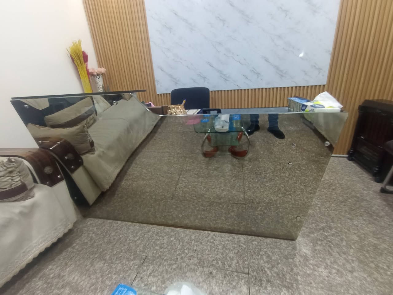 سلام عليكم عندي 2اميوزه جام استعمال قليل مال مكتب  سعر300 اتصال وتس اب ***********
