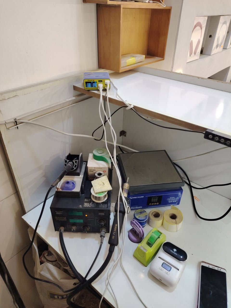 محل موبايلات للبيع
مكتب الوتين لصيانه الموبايل 
المحل يحتوي على ١.اكسسوارات موبايل 
٢. عده صيانه كامله 
٣.  اجهزه جديد و مستخدم 
٤. ميوزه MDF عدد 5
٥.سستم كامرات كامل
٦. جهاز رصيد 
٧. راوتر 
٨. مبرده ام الدكت العالي 
٩. خشب mdf للهوكات عدد ٢ 
علما ان الديكور الموجود ينحسب مجانا للمشتري البظاعه الموجوده مجروده
للاستعلام عن السعر الاتصال ع الرقم *********** للعلم السعر مناسب جدا للراغبين ب شراء مشروع شغال و ناجح مكانه البكرلي قرب جامع سليمان المحمدي مجاور دكتور الاسنان. ( سبب البيع عدم التفرغ اصحابه موظفين)
