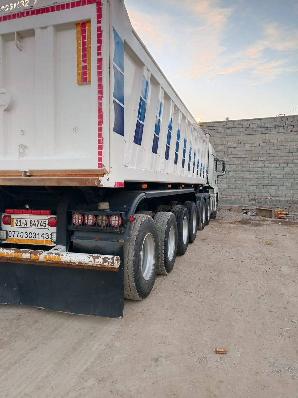 للبيع⛔⛔⛔
موديل ٢٠٠٤
حجم مكينه  ٤١٠
كير اوتماتيك
عربانه حسين حواس ٢٠٢٥  ذرعته  ٢٩ متر 
تخم تاير راس وعربانه
سنويا جديده
ارجو الاستفسار اتصل على ارقم 
***********
***********
