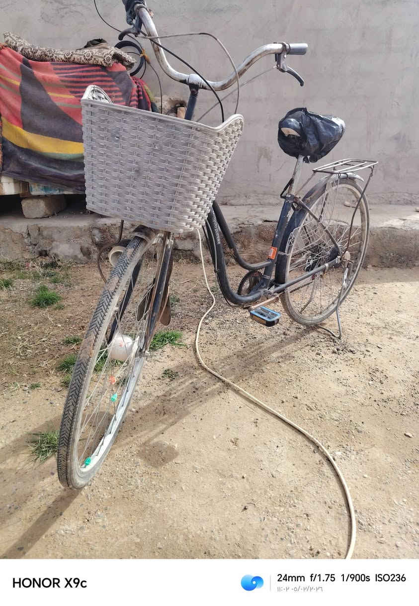 سلام عليكم للبيع بايسكل حجم 27 جديد حيل احلا من صوره ***********
